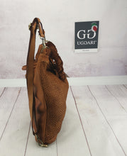 Load image into Gallery viewer, Sacca e zaino khatrin in pelle intrecciata tinto in capo
