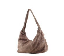Load image into Gallery viewer, sacca mary in pelle intrecciata  tinto in capo ( lavato ) sconto 20% al check out
