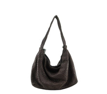 Load image into Gallery viewer, sacca mary in pelle intrecciata  tinto in capo ( lavato ) sconto 20% al check out
