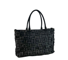 Load image into Gallery viewer, Shopping bag in pelle intrecciata e infilato a mano vitello tinto in capo ( lavato )
