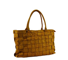 Load image into Gallery viewer, Shopping bag in pelle intrecciata e infilato a mano vitello tinto in capo ( lavato )
