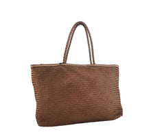 Load image into Gallery viewer, Shopping bag in pelle intrecciata vitello tinto in capo ( lavato ) sconto 20% al check out
