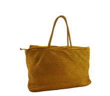Load image into Gallery viewer, Shopping bag in pelle intrecciata vitello tinto in capo ( lavato ) sconto 20% al check out
